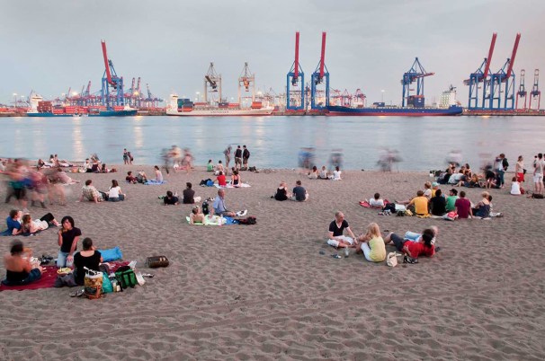 evening at the banks of river elbe