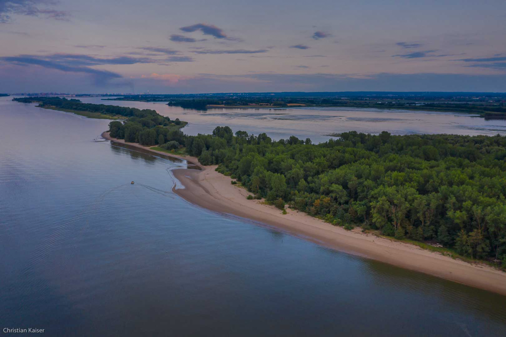 Insel, Island, Hanskalbsand, bewaldet, Wald, Pappelwald, Strand, Sand, weite, Luftbild, Drohnenfoto, Aufsicht, Hahnoefer Nebenelbe,