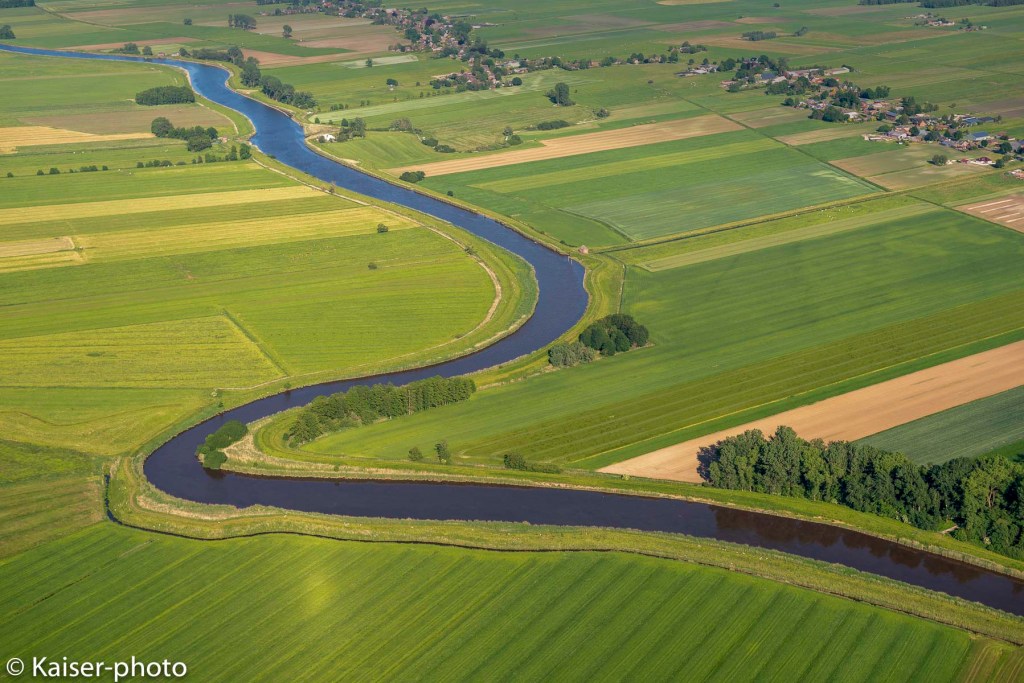 Blick aus dem Flugzeug auf die Stör. Stoer river. A meander in the Stoer river.