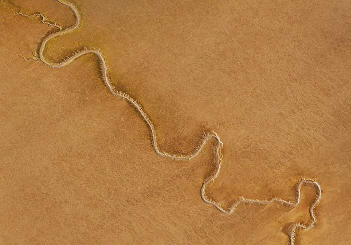 "Trocken gefallen" Priel im Watt der Elbe Foto Elbe Ästuar No.1 